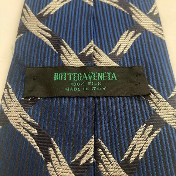 BOTTEGA VENETA Navy Silver Designer Necktie Made In Italy Luxury Tie 3.75"x56" - Picture 2 of 6